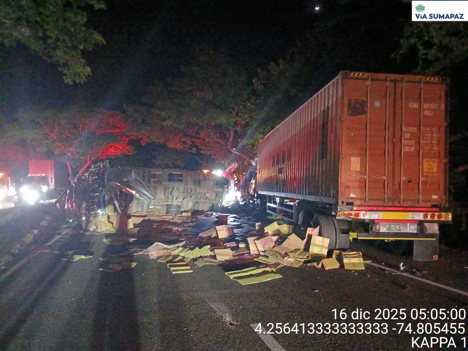 El cierre de la vía se dio tras el choque entre dos camiones y una grúa - crédito @ViaSumapaz / X