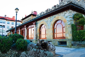 Fachada exterior del hotel-restaurante de