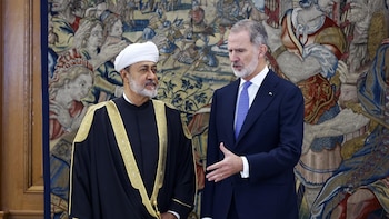 El rey conversa con el