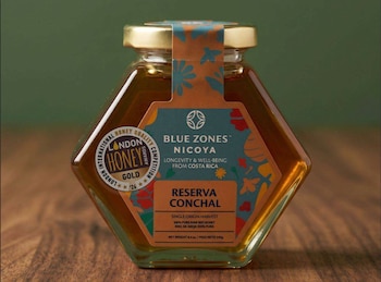 La miel multifloral del Apiario Reserva Conchal recibió la medalla de oro en la categoría Calidad de los London Honey Awards 2026. Crédito: CCK Ketchum