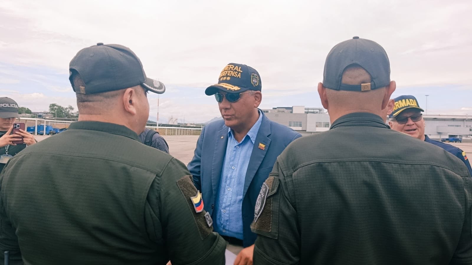 El ministro de Defensa, Jorge Mora, llegó a Cúcuta con la cúpula militar y policial para participar en un Consejo de Seguridad tras el ataque en Los Patios - crédito @mindefensa / X