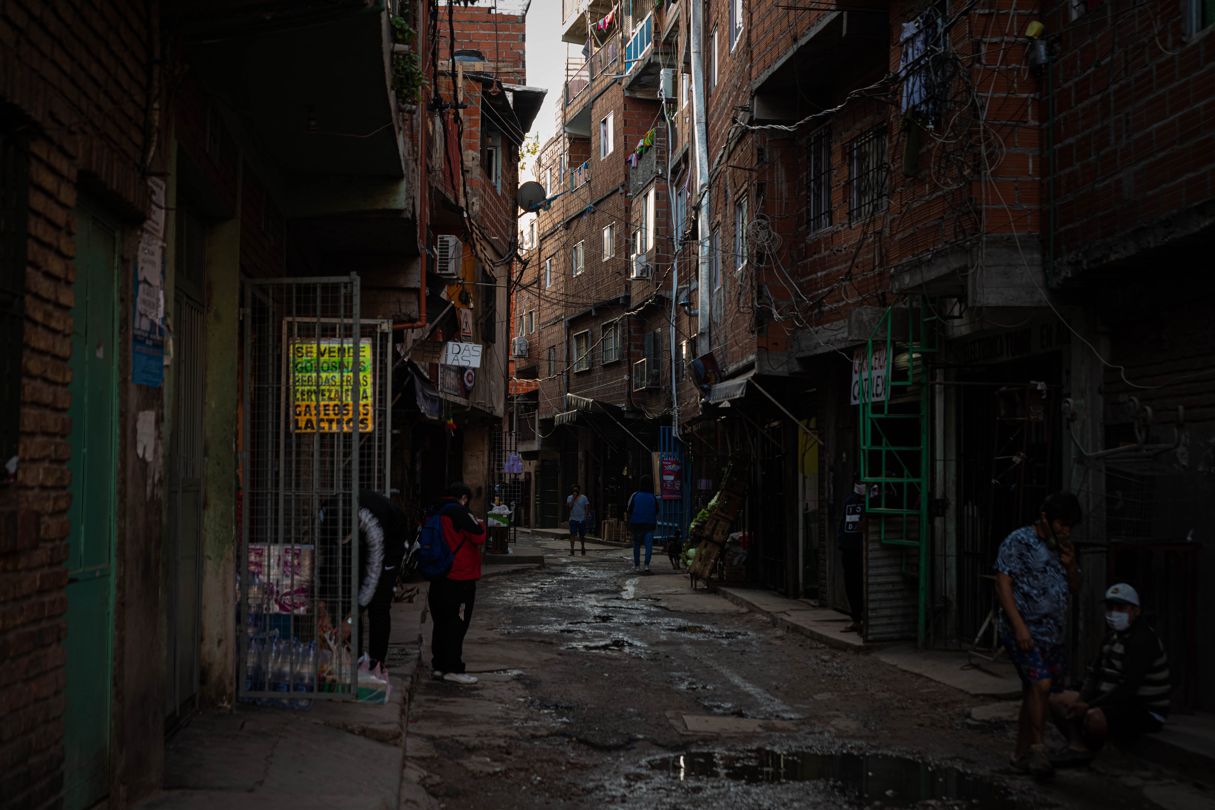 Uno de los pasillos de la Villa 1-11-14