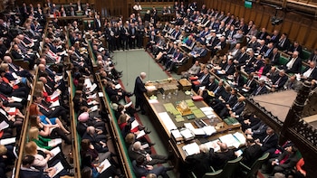 El parlamento británico rechazó tres