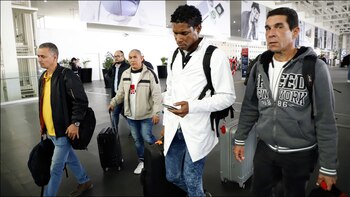 Llegan médicos cubanos del IMSS-Bienestar a Acapulco.