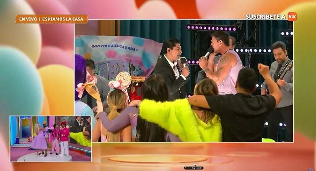 El presentador de la fiesta respondió de inmediato: “Pues si acepta, pues que se suba” (Captura de pantalla/ViX)