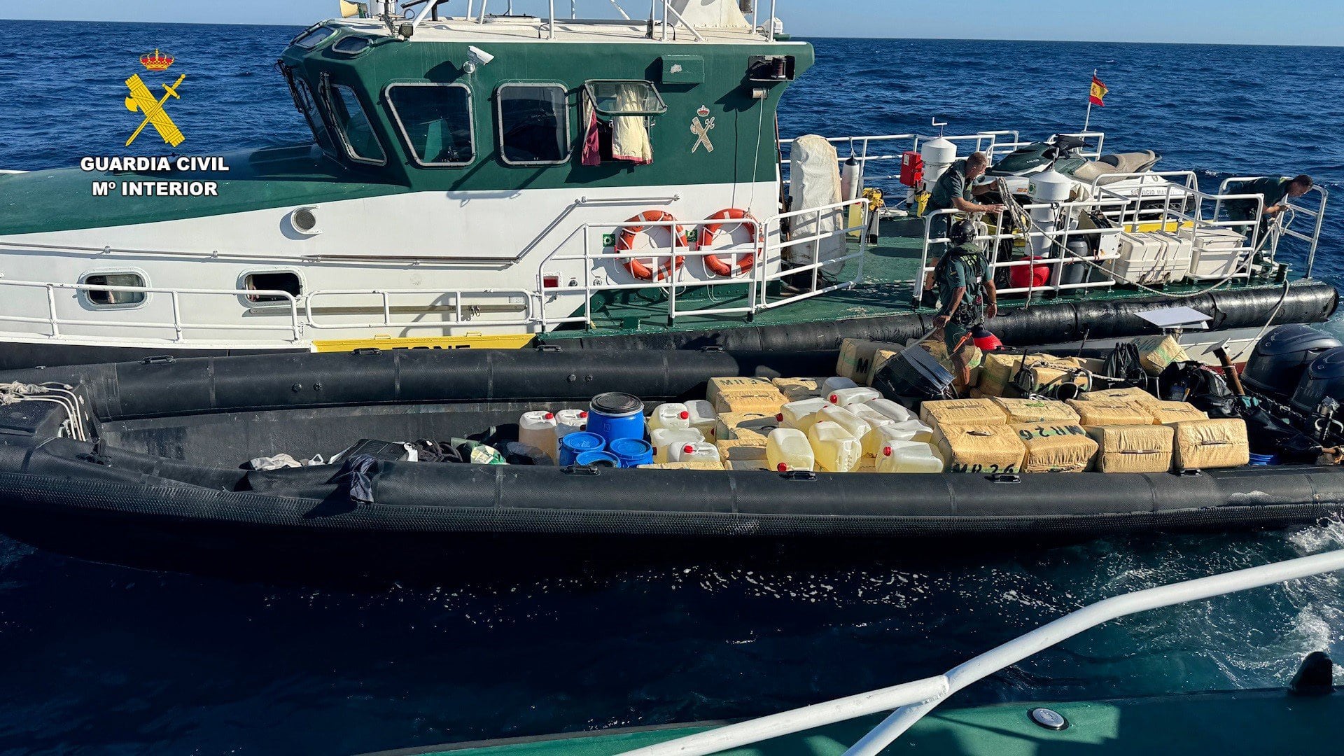 Ocho detenidos con 3.040 kilos de hachís en narcolancha frente a Huelva