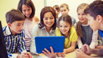 Una maestra y un grupo