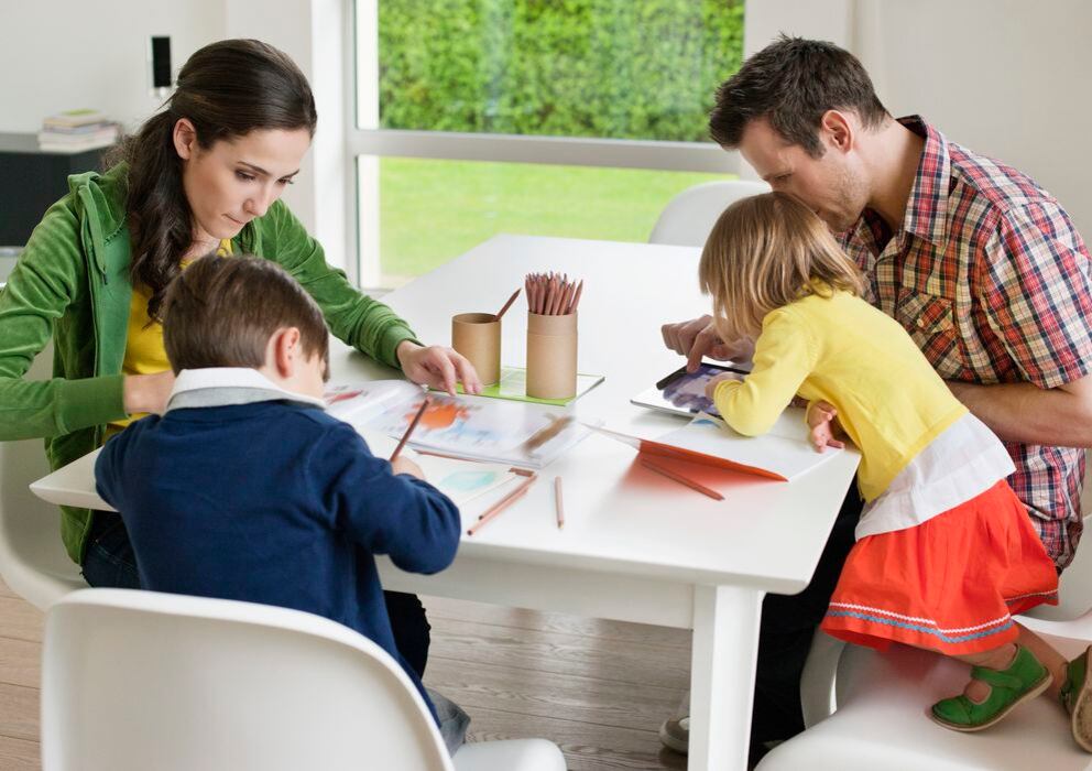 Para ejecutar esta medida, la norma establecerá que los jóvenes desde los 12 años deberán contar obligatoriamente con el consentimiento de sus padres o representantes legales. Foto: Corbis