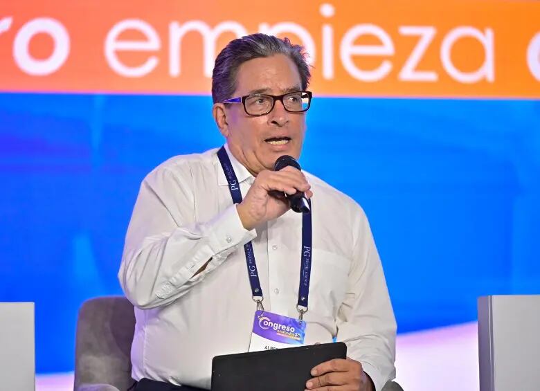 Alberto Carrasquilla advierte sobre los riesgos fiscales del país y sugiere que Colombia necesita un “sustico” para corregir el rumbo. - crédito Asofondos