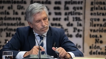 Marlaska admite ahora que la directora de la Guardia Civil sí le habló de una reunión con Leire Díez: “Le llamó la atención y no en positivo”