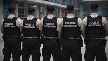 Investigan a siete funcionarios penitenciarios tras intentar ingresar dispositivos electrónicos a la cárcel en Costa Rica