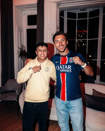 Los festejos de Pierre Gasly e Isack Hadjar al ver al PSG campeón (@pierregasly)
