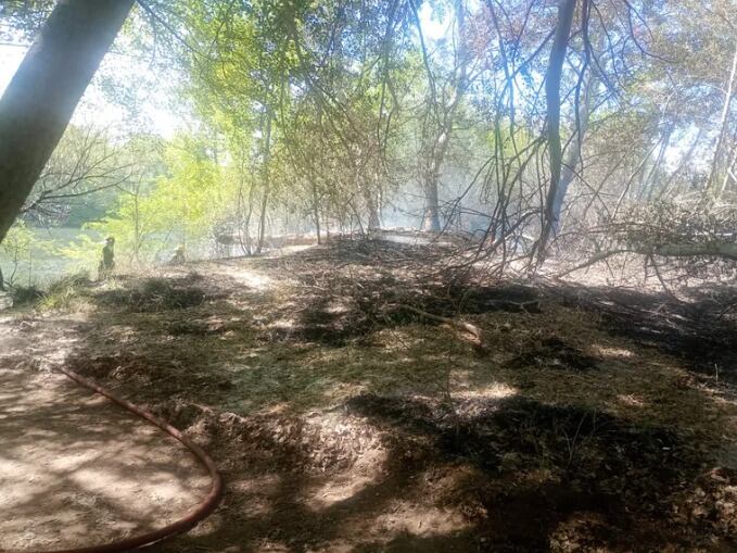 El operativo coordinado incluyó a bomberos, Defensa Civil, guardias ambientales y guías de Turismo para contener el fuego