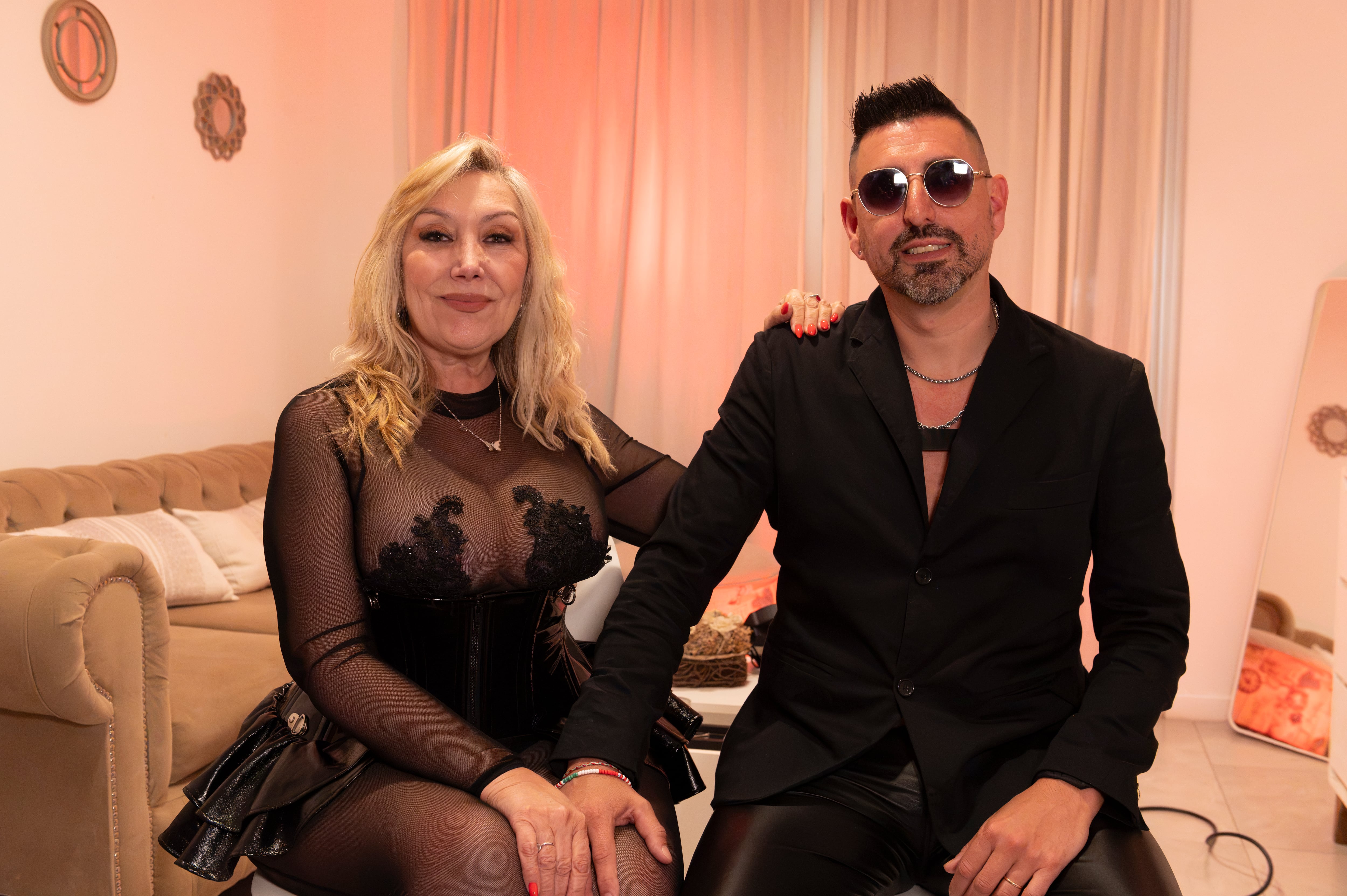 Mariana (58) y Juani (42) empezaron siendo swingers y ahora organizan fiestas liberales