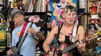 Aterciopelados debutó en el Tiny Desk: así fue el concierto acústico de la banda colombiana en el icónico escenario