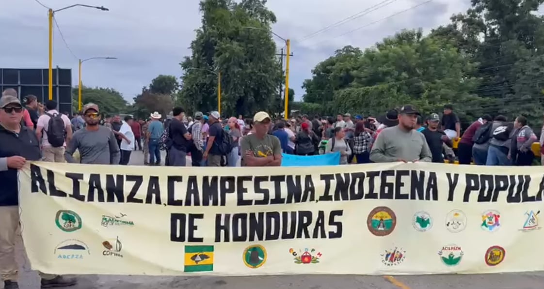 El precio de los combustibles y la energía eléctrica figura entre los principales motivos de la protesta campesina registrada en Yoro. (Foto: Proceso Digital HN)