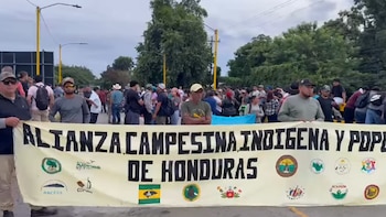 Honduras: Protesta campesina por alto costo de vida bloquea puente y Policía lanza gases lacrimógenos