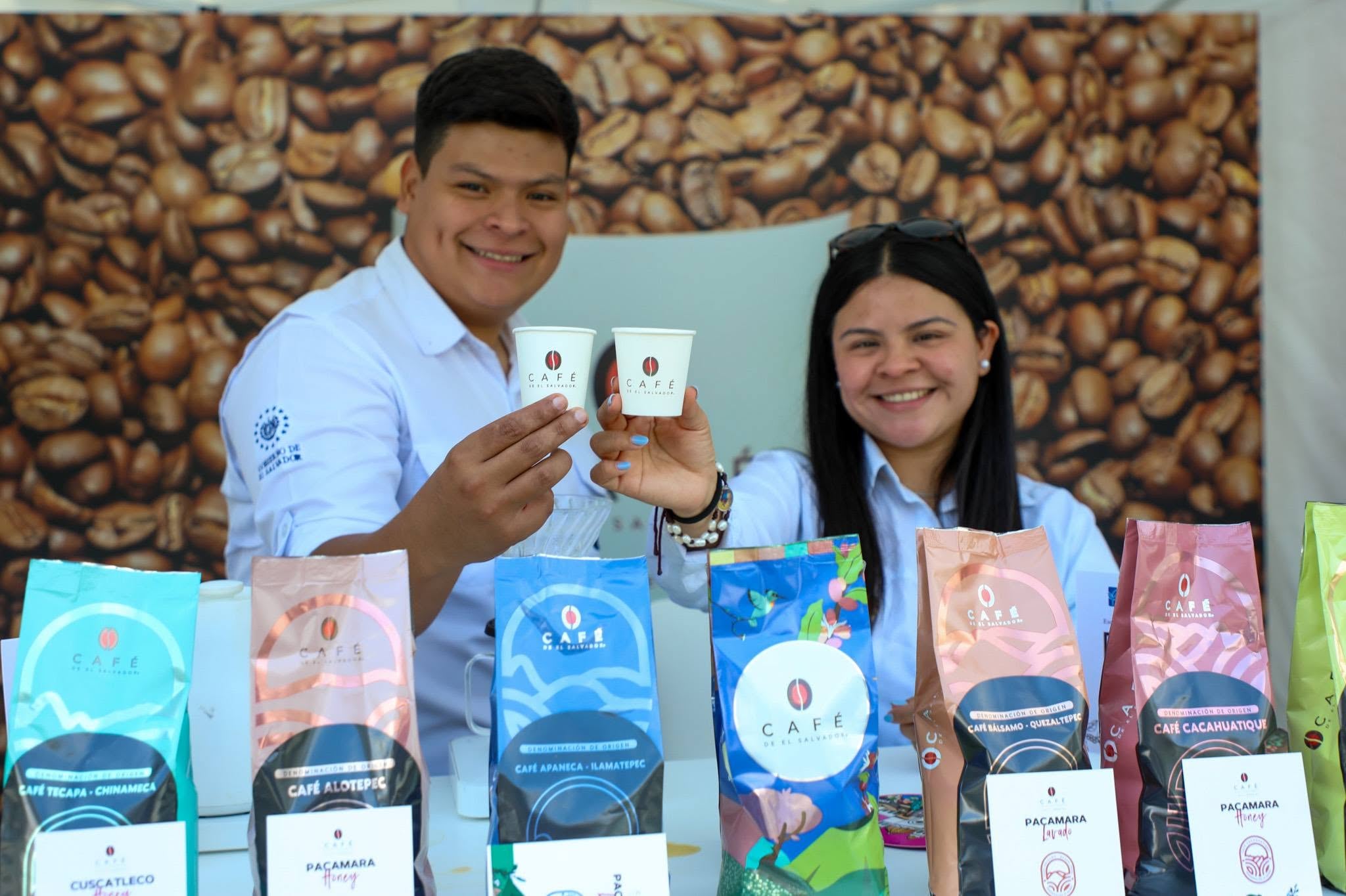 Emprendedores salvadoreños también participaron con sus iniciativas durante la celebración en Milán. (Foto cortesía
Asociación Cultural de Salvadoreños en Milán)