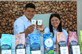 Emprendedores salvadoreños también participaron con sus iniciativas durante la celebración en Milán. (Foto cortesía
Asociación Cultural de Salvadoreños en Milán)