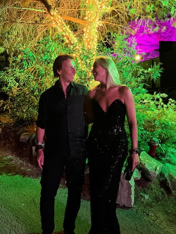 Antes de la fiesta en Marbella, Valeria Mazza mostró el look negro que eligió para el cumpleaños de Alejandro Gravier y consultó a sus seguidores por los accesorios