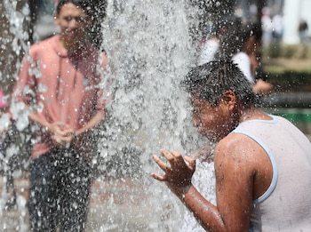 México ha presentado las temperaturas más altas de la historia en los últimos meses. Las olas de calor incluso han provocado la muerte de 61 personas. (EFE/ Mario Guzmán)