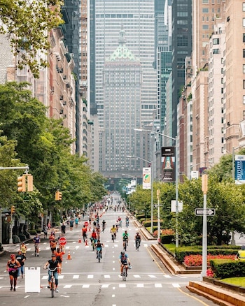 Las principales avenidas de Manhattan se transforman en corredores exclusivos para peatones y bicicletas durante los sábados del programa.