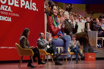 20/01/2024 (I-D) La eurodiputada Laura Ballarín; el presidente del Principado de Asturias, Adrián Barbón y el candidato a Lehendakari, Eneko Andueza, durante la convención política del PSOE, a 20 de enero de 2024, en A Coruña, Galicia (España). El PSOE celebra durante el fin de semana su Convención Política bajo el lema 'Impulso de país'. Durante el encuentro, que se celebra durante el fin de semana, el PSOE busca actualizar su ideario con una serie de resoluciones que marcan los cuatro años de legislatura. Además, la cita supone apoyo al PSdeG para las próximas elecciones gallegas del 18 de febrero, y también para las elecciones europeas de este año. La convención ha reunido a numerosos políticos del partido entre ministros, dirigentes territoriales y delegados de cada federación, además del secretario general y presidente del Gobierno. El encuentro se celebra el mismo día que la XXVI jornada interparlamentaria del PP en Ourense.
POLITICA
M. Dylan - Europa Press