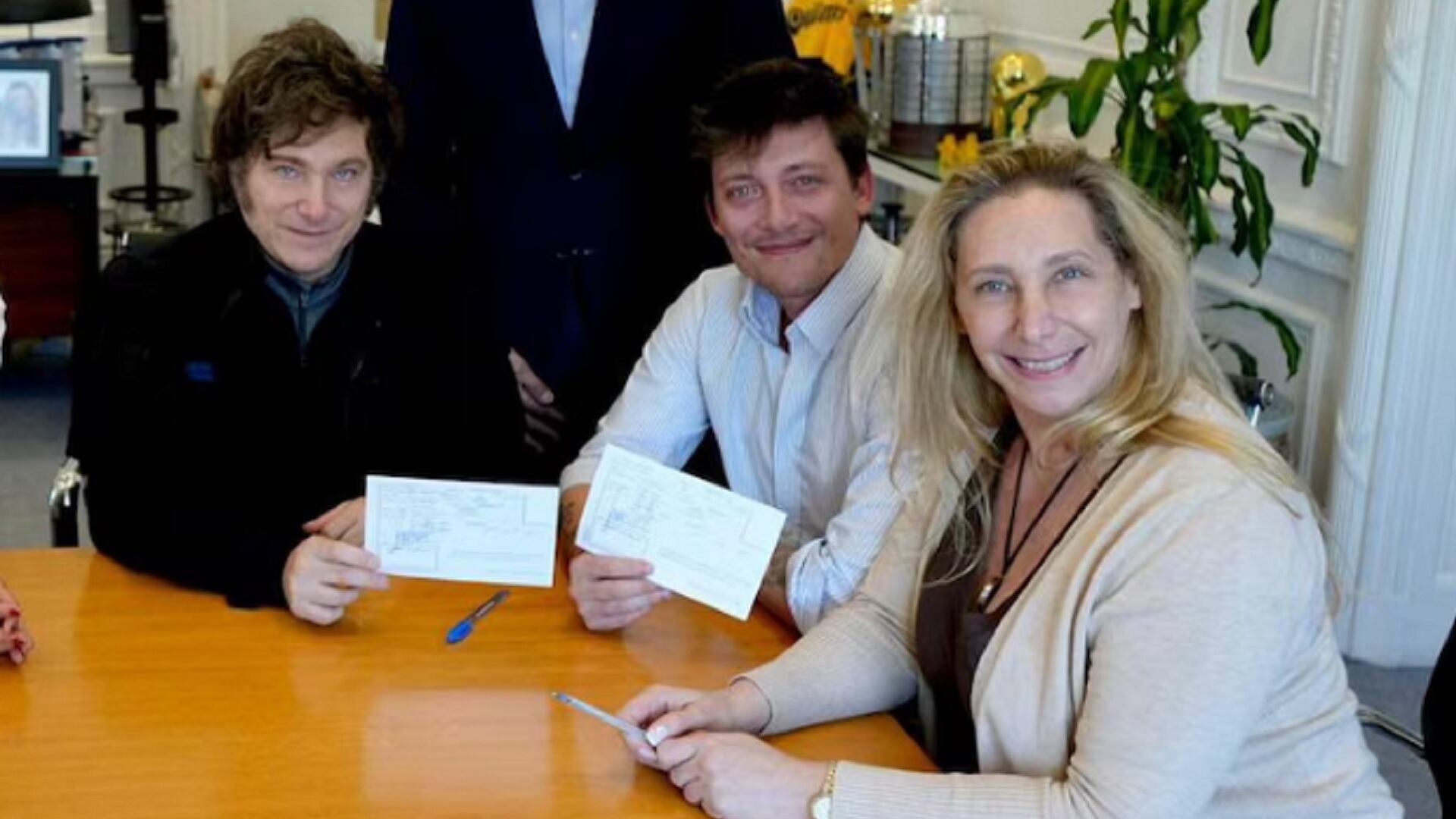 Javier Milei, Santiago Caputo y Karina Milei