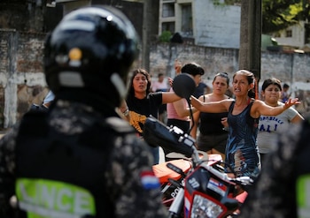 Familiares de reclusos reaccionan ante