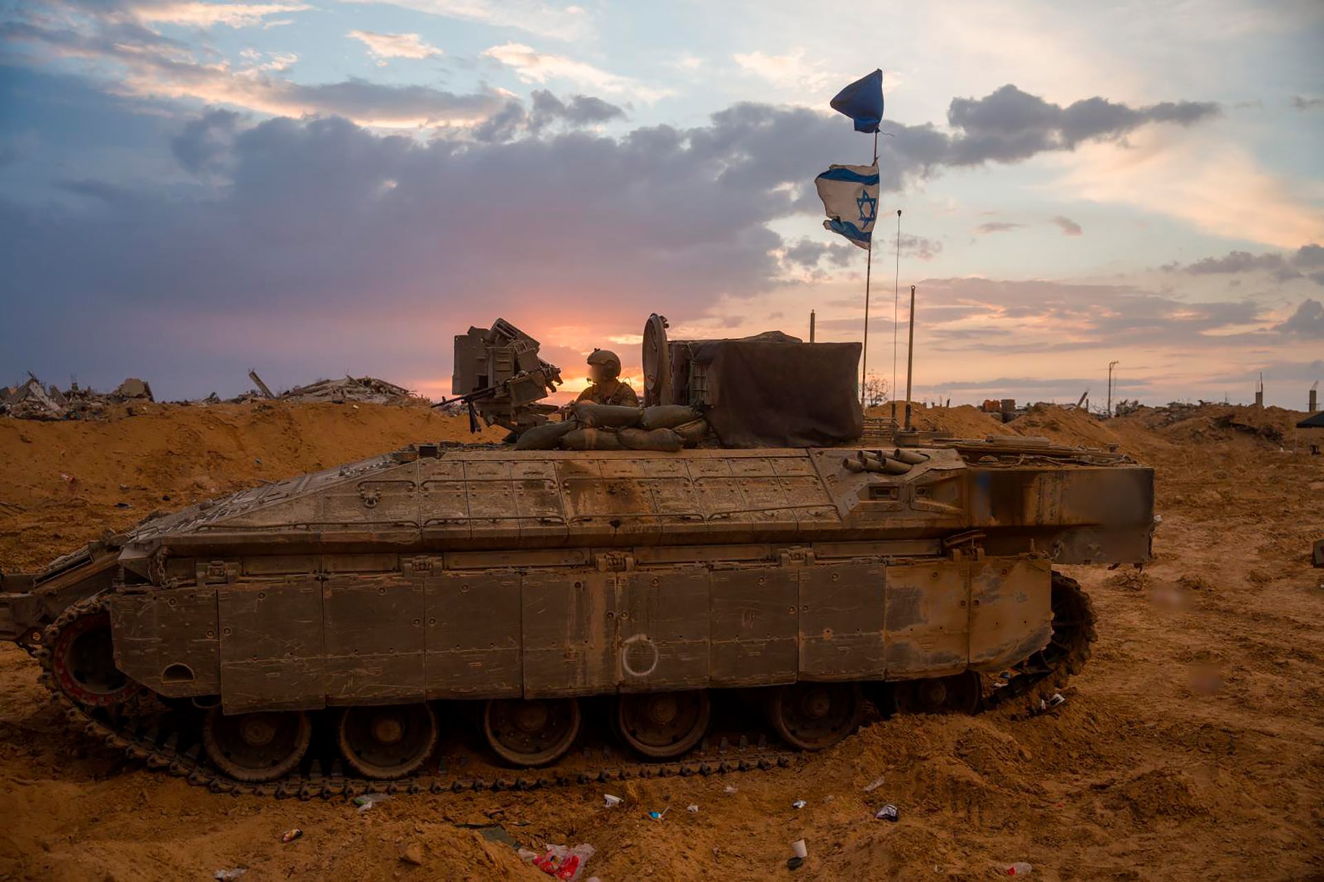 Israel ha condicionado la retirada total de sus tropas y la participación en la reconstrucción a la entrega del último rehén fallecido