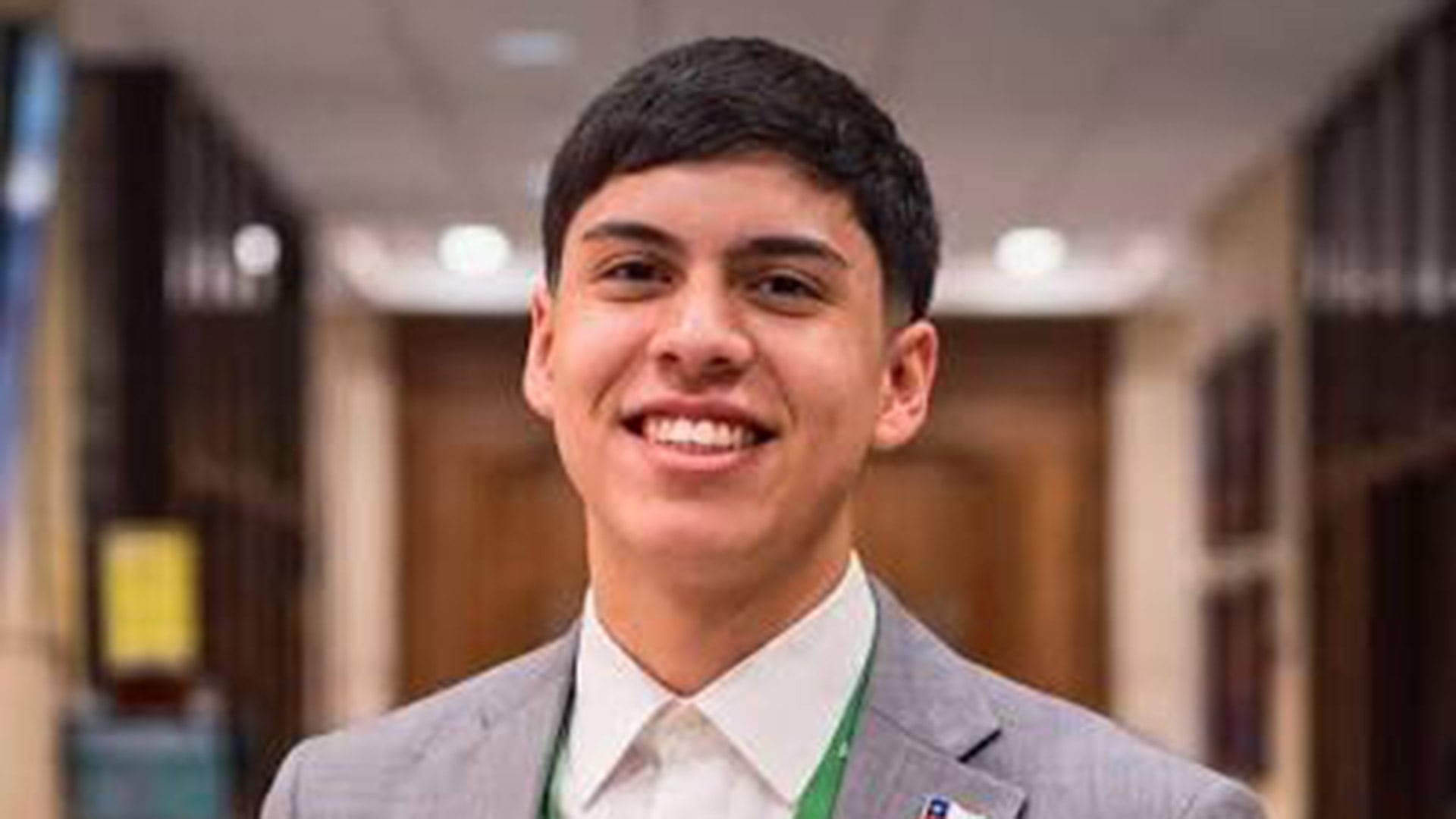 Su caso se suma al de otras dos abogadas contratadas como “expertas” poco después de recibirse.