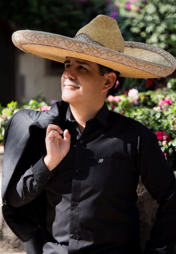 El tenor participó en proyectos de música tradicional mexicana y homenajes populares tanto dentro como fuera del país