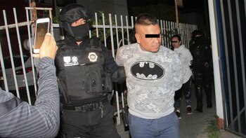 Los presuntos criminales, las armas,