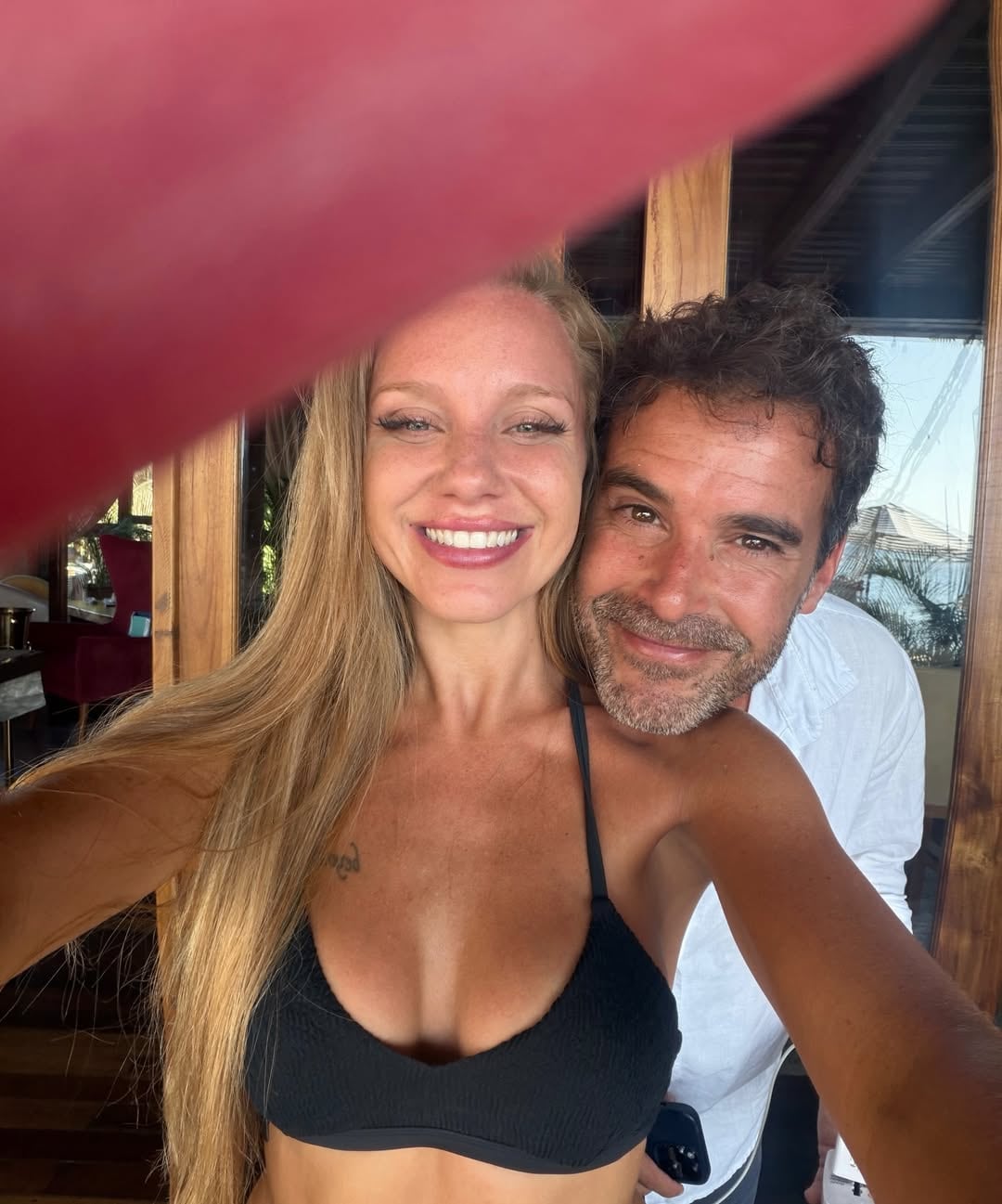 El lujoso complejo de bungalows sobre el agua en Aruba ofreció privacidad y vistas al mar para la pareja de recién casados