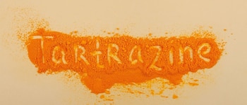 El colorante artificial Tartrazina, que causa debate mundial, se encuentra en productos procesados como queso, galletas y yogur en Perú. (revista alimentos)