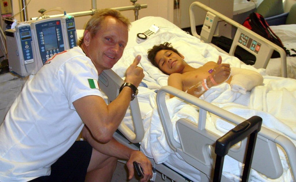 Kevin Schwantz lo acompañó a Luciano Ribodino luego de un fuerte accidente (Crédito: Diario Sports)