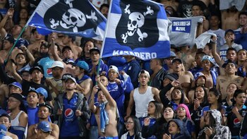 Hinchas de Millonarios protestaron en