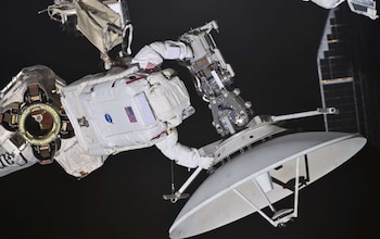 Sophie Adenot fue la primera mujer francesa en caminar fuera de la ISS y completó tres salidas espaciales en menos de un mes durante la misión (NASA)
