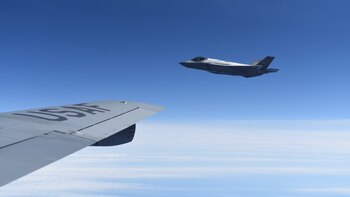 Estados Unidos envió cazas furtivos