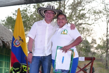 El Presidente de la República hizo referencia al compromiso del Gobierno nacional de cumplir el punto uno del Acuerdo de Paz, sobre la Reforma Rural Integral, que hace mención a la titulación de 7 millones de hectáreas