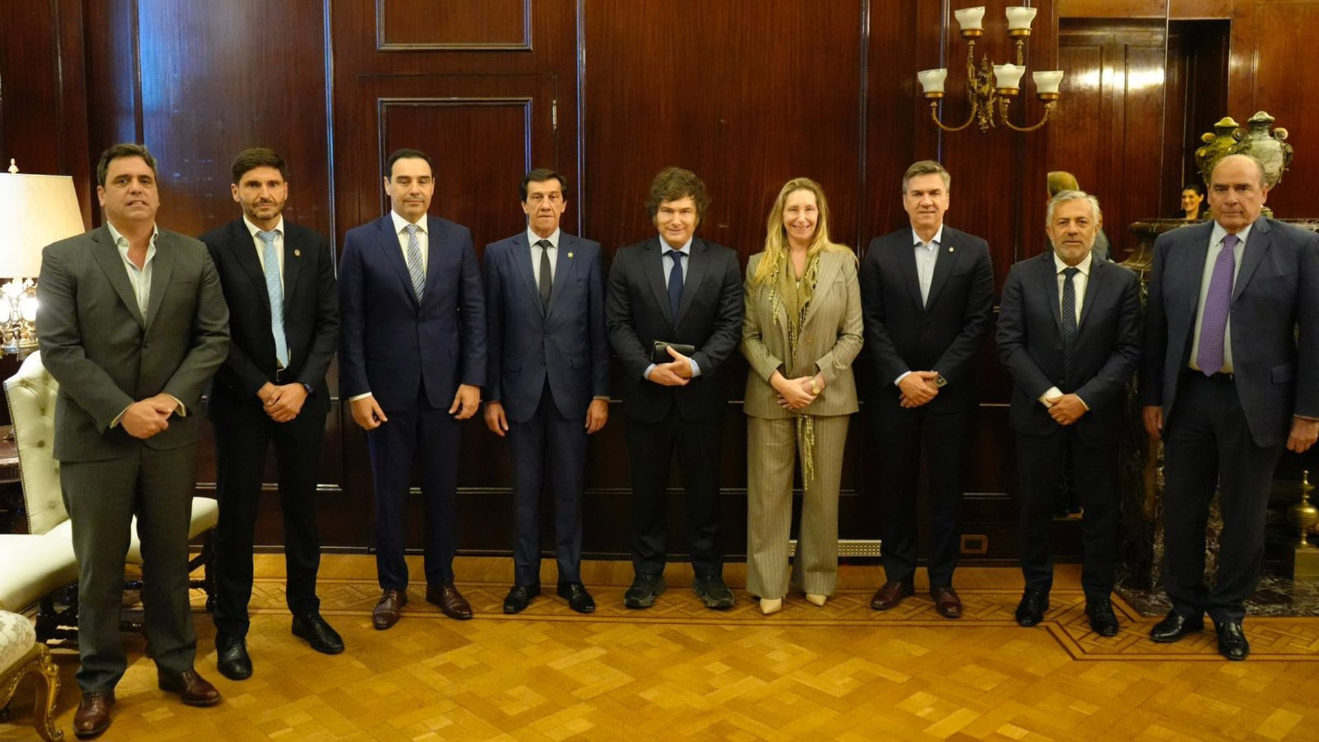 Milei con gobernadores radicales