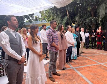 Con una ceremonia religiosa, la