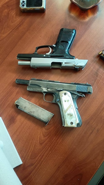 Armas aseguradas por las autoridades.