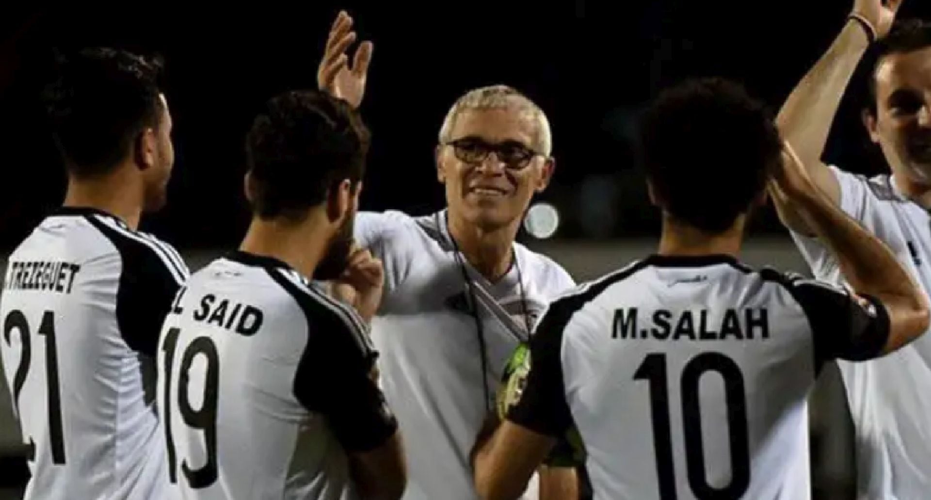 Universitario apunta a la experiencia y jerarquía de Héctor Cúper, un técnico curtido en Europa y selecciones nacionales que conoce la presión de los grandes escenarios. (EFE)