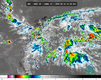 Las precipitaciones intensas, acompañadas de descargas eléctricas, afectaron departamentos como Magdalena, Bolívar, Cesar, Antioquia, Caldas y Amazonas - crédito Ideam/X