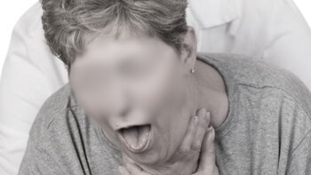 Adulta mayor murió atragantada mientras