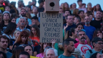 La renovación automática de los alquileres protege a los inquilinos con contrato en vigor, pero amenaza a los que estén buscando: la letra pequeña del decreto