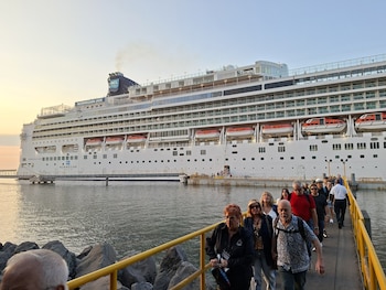 Guatemala inauguró la temporada de cruceros 2026-2027 con el arribo del buque Queen Elizabeth a Puerto Quetzal.