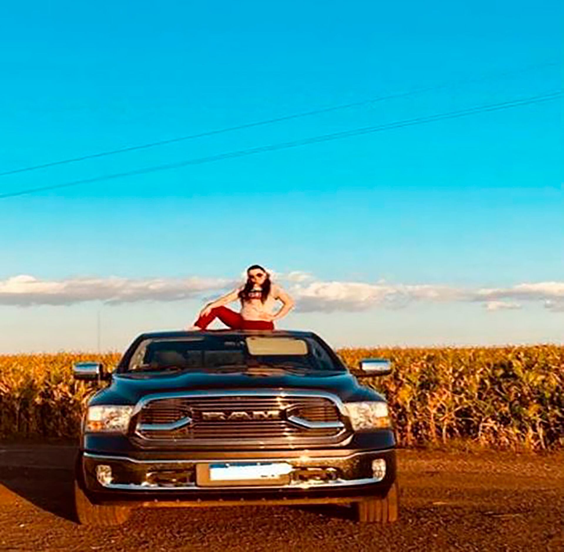 Nally Pirez Diniz sobre una camioneta RAM que incautó la Policía Federal Argentina