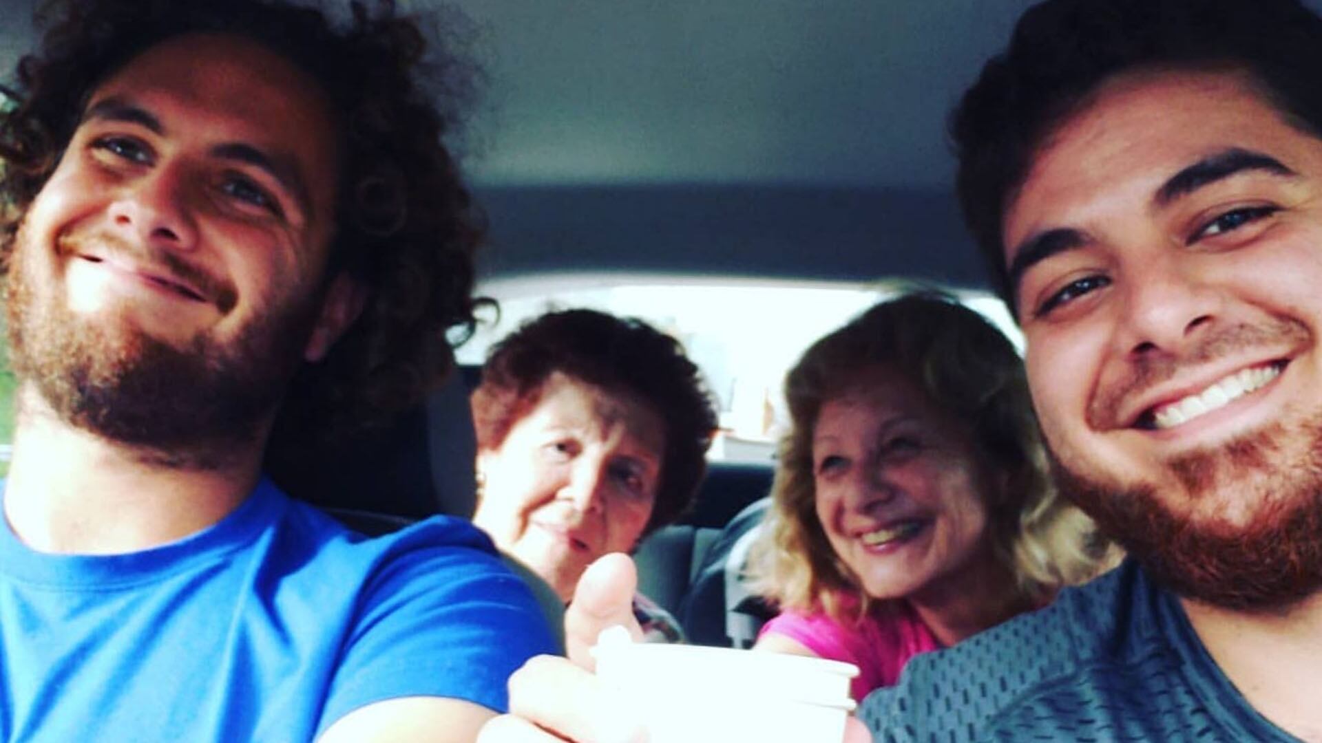 En 2018, Trungelliti (adelante a la derecha) viajó a Roland Garros en auto junto a su familia